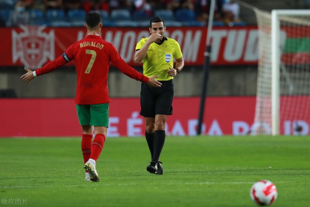 赛前体能课后；上海海港单刀错失备战社区盾；引发热议；训练强度明显提升的简单介绍